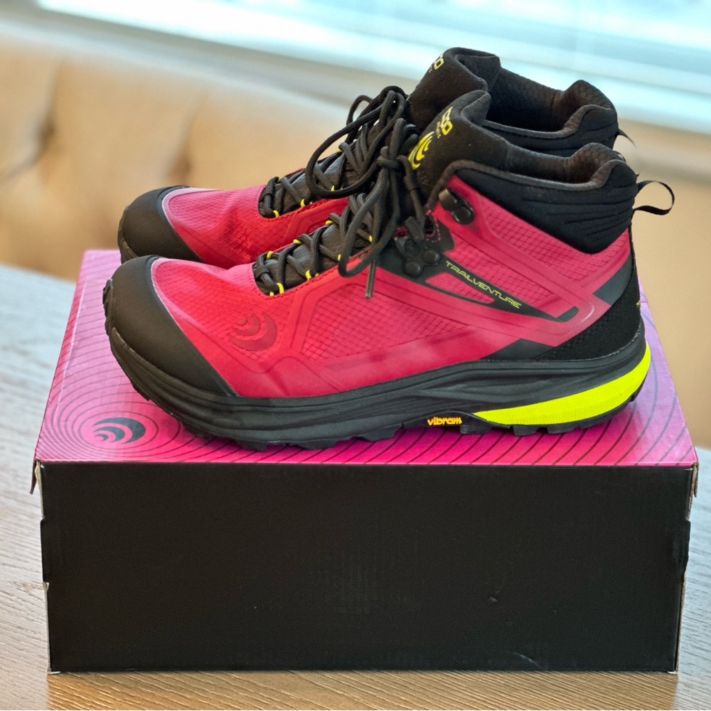 Topo Athletic Women's size 9 Trailventure, raspberry/black